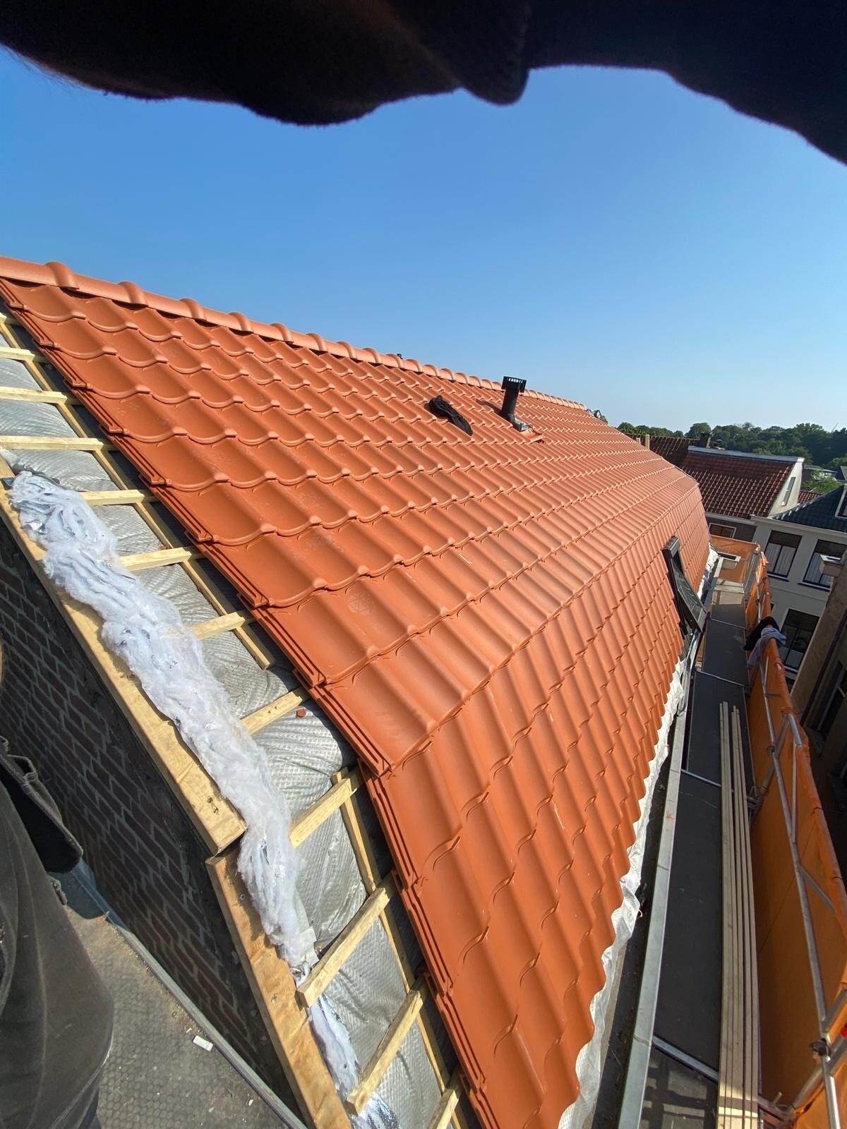 Dakwerkzaamheden aan een woning in 's-Hertogenbosch